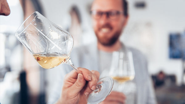 Hoe word je een meester in wijnproeven? Tips van een professionele sommelier